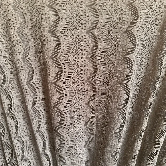 Lace - Picture 3 of 3